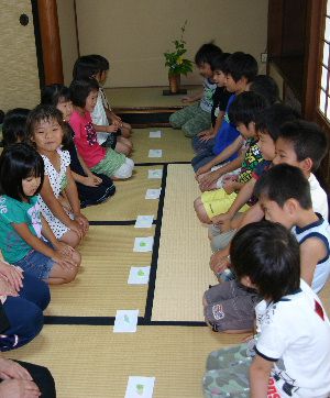 お菓子をどうぞ