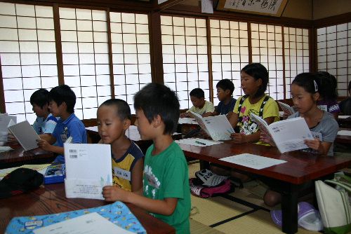 声をそろえて「子のたまわく・・・」 論語の素読