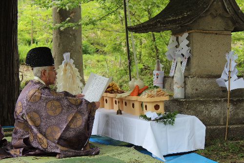 烏帽子山八幡宮新山宮司による祝詞奏上
