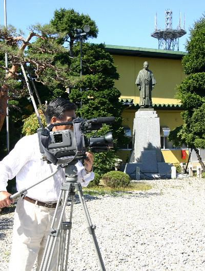 結城豊太郎翁の教材づくり 絶好の撮影日和