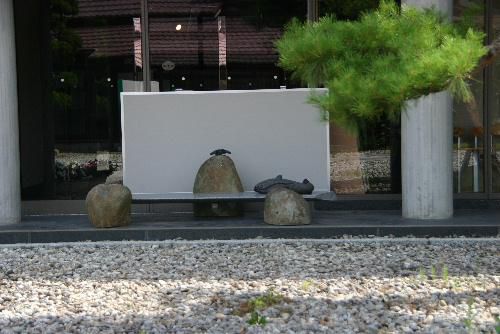 かわいい２セットの生きものの石の彫刻