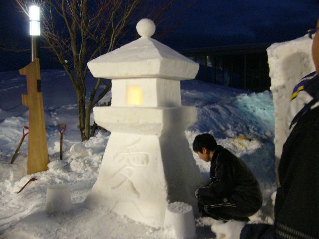 〔平成20年の情報〕NHKの取材で魅せた職人の雪灯篭！