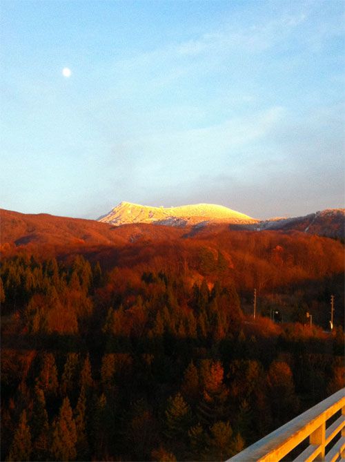 夕焼けに染まる初冬の蔵王