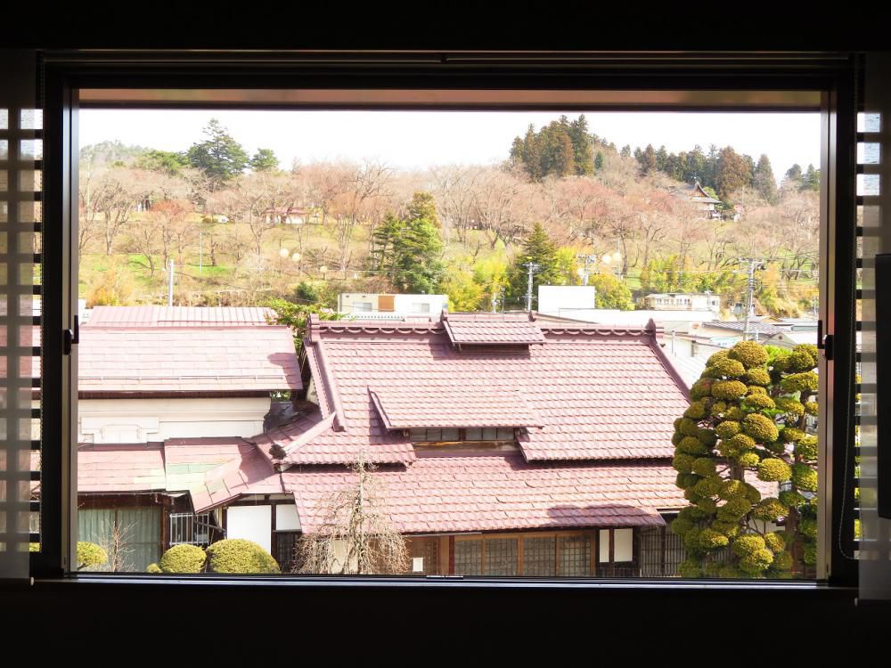 ４月８日朝９時、烏帽子山の桜の様子です