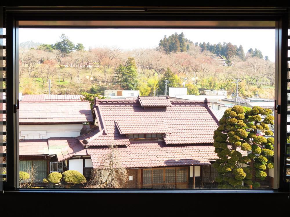 ４月９日朝９時、烏帽子山の桜の様子です