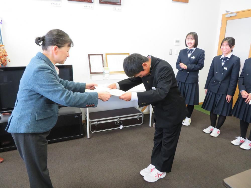 中学生ふるさとづくり作文コンクールの表彰を行いました