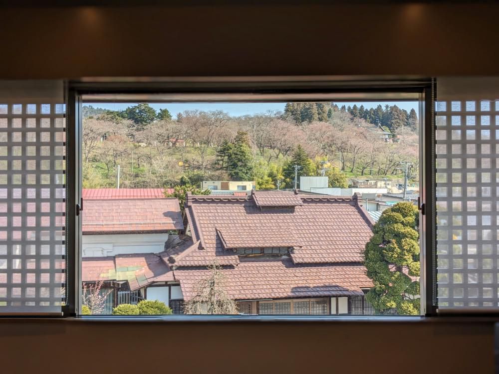 ４月７日朝９時、烏帽子山の桜の様子です。