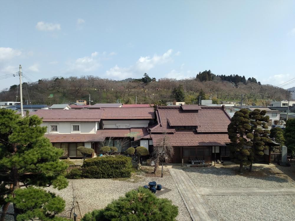 ４月８日朝９時、烏帽子山の桜の様子です