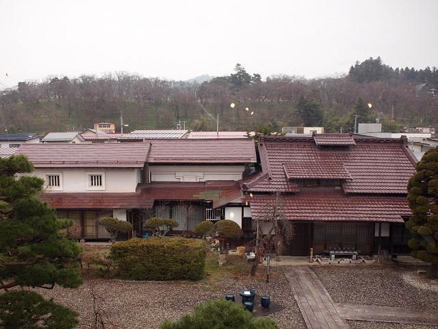 ３月３１日朝９時、烏帽子山の桜の様子です