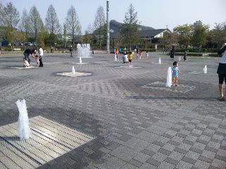 ★石屋のおっか★　ずぶぬれ～