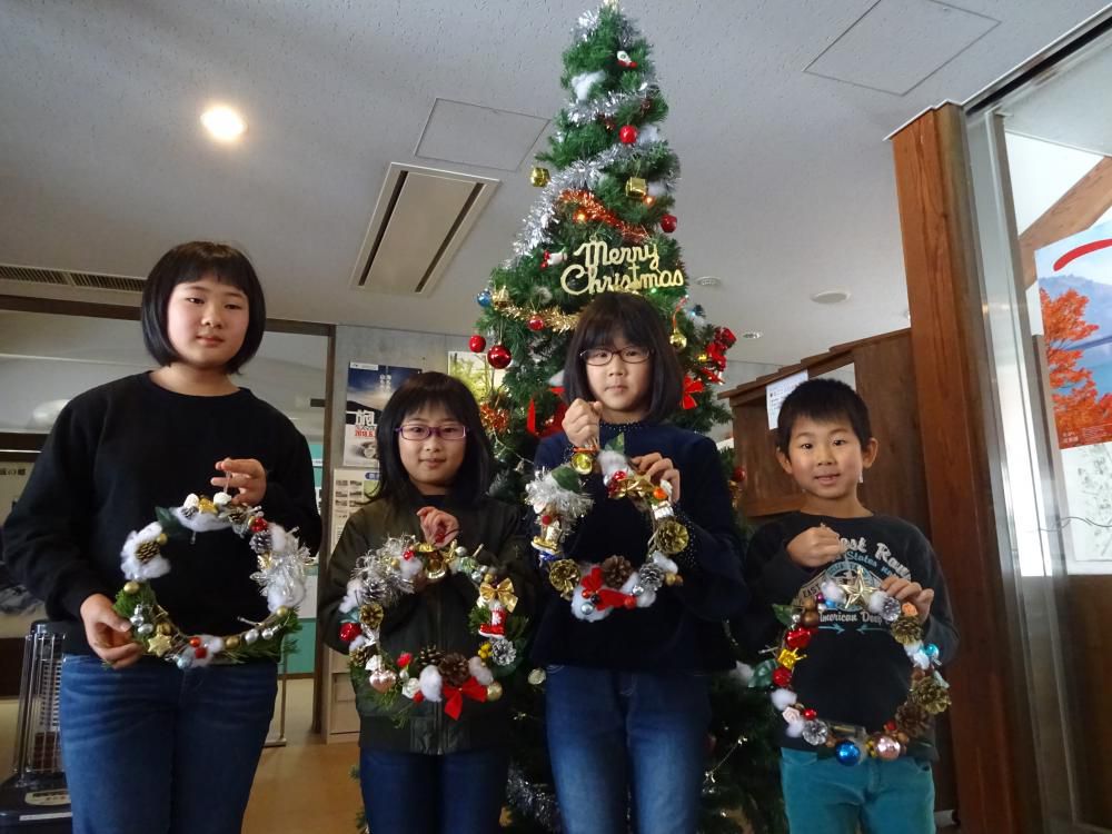 クリスマスリースづくりを開催しました。