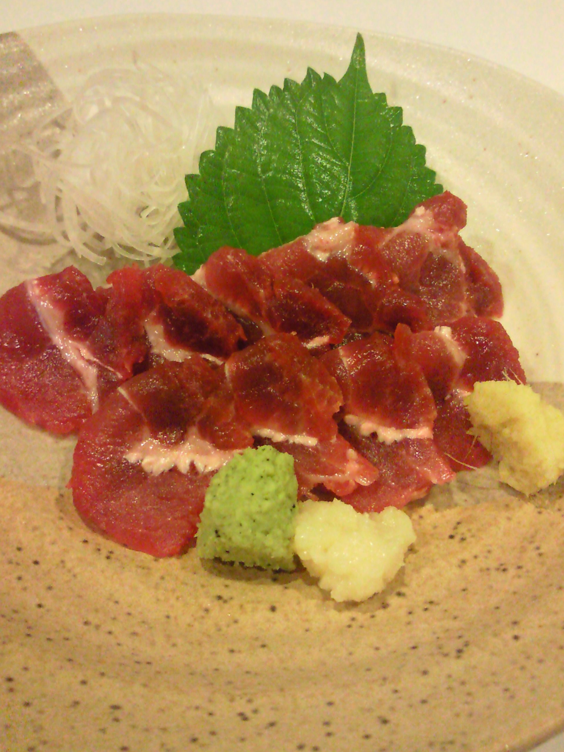 ★味よし「鯨（くじら）のお造りです！！」