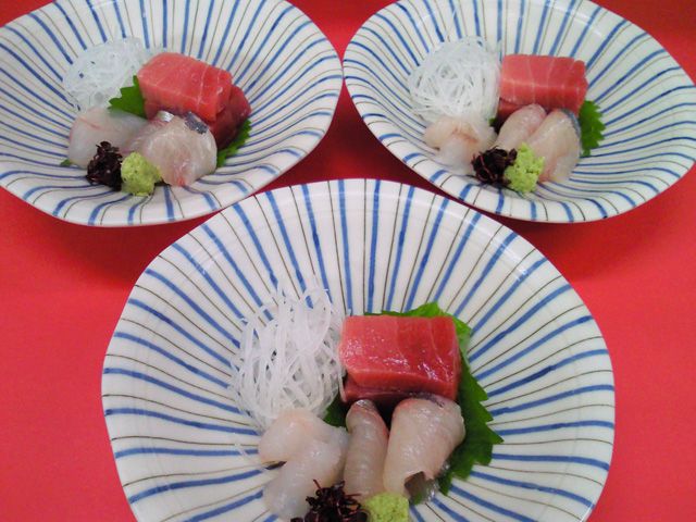 ★味よし「ちょこっとずついろいろ・・・お造りです!!」