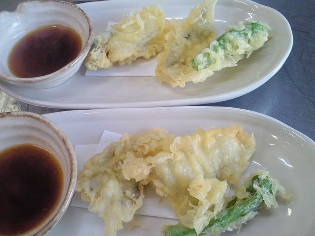 ★味よし「海のミルク！！牡蠣（かき）の天ぷらです！！」