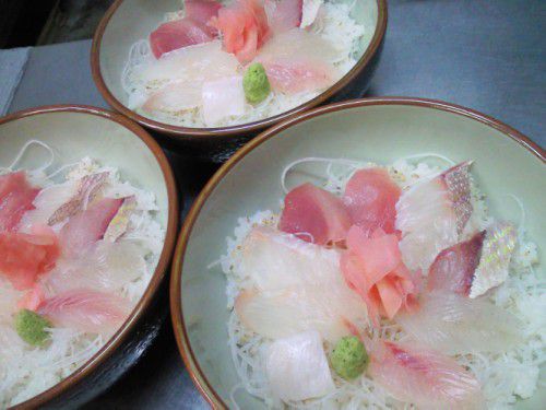 ★味よし「海鮮丼にしてみました！」
