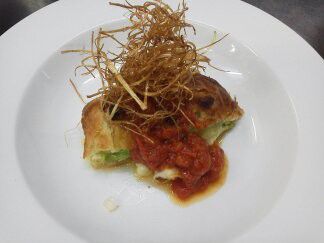 ★味よし「人気の創作洋風料理・トマトのパイ包みです！！」