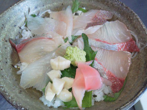★味よし「海鮮丼もいかがですか？」