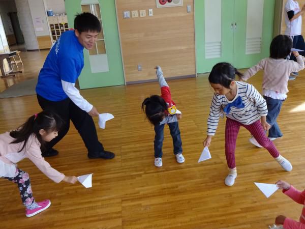 ボールなげ指導　　紙でっぽうであそんだよ　平野児童センター