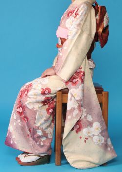 【振袖/春のイメージ】⇔『世界らん展』注目、明日より開催！