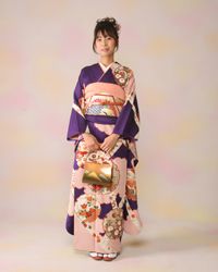 『古代紫の振袖』、これからの雨もオシャレとしてエンロール。