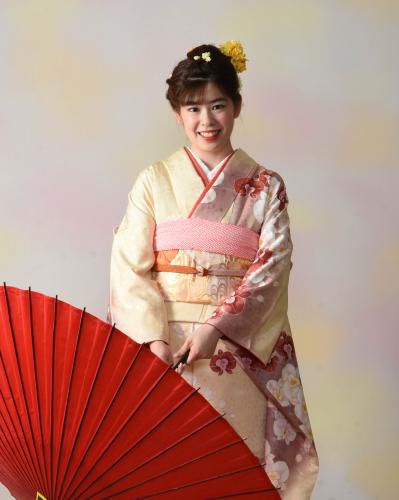 舞踊傘にたたずんで