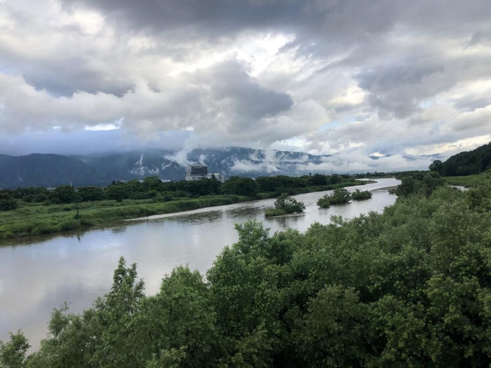 最上川の朝