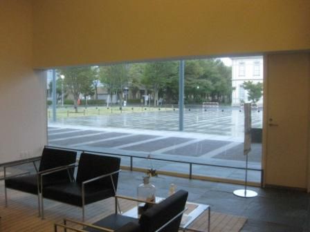 記念会館から