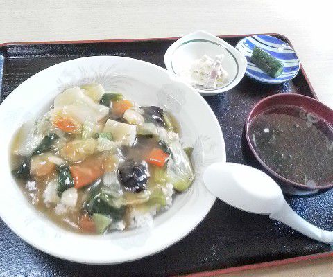 うらしまやさんで中華丼