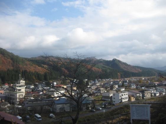 温泉街を一望