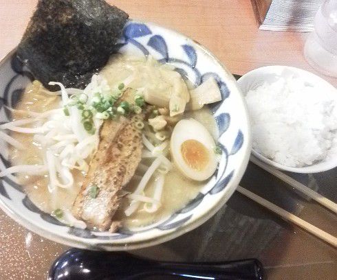 三宝亭でとんこつラーメン
