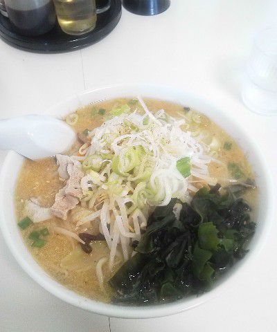 一麺亭で　みそラーメン