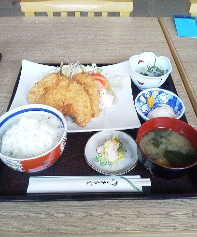 定吉でアジフライ定食
