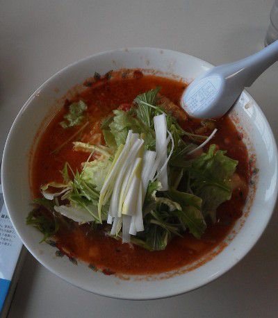 一麺亭でトマラーメン