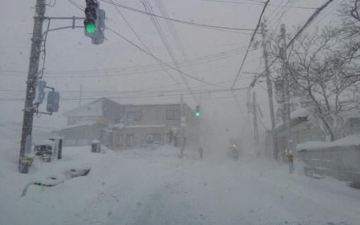 猛吹雪