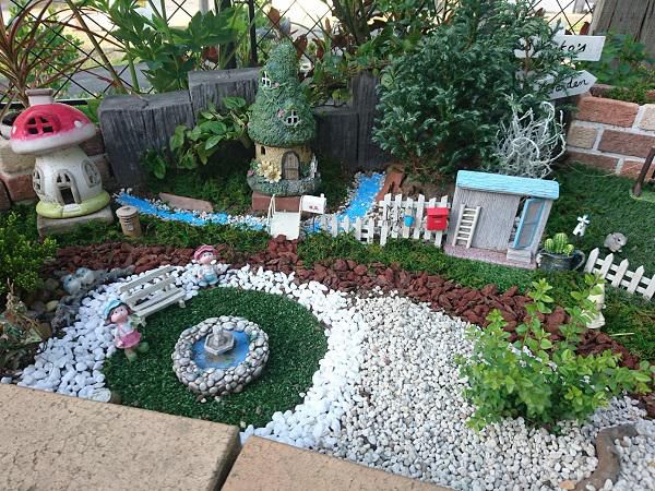 《バラ庭》ばーばの庭遊び～・・ミニガーデン作り直し！！