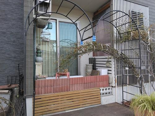 《バラ庭》ガーデンワーク～きょうは「啓蟄」、でも昨日は雪が。寒いです！