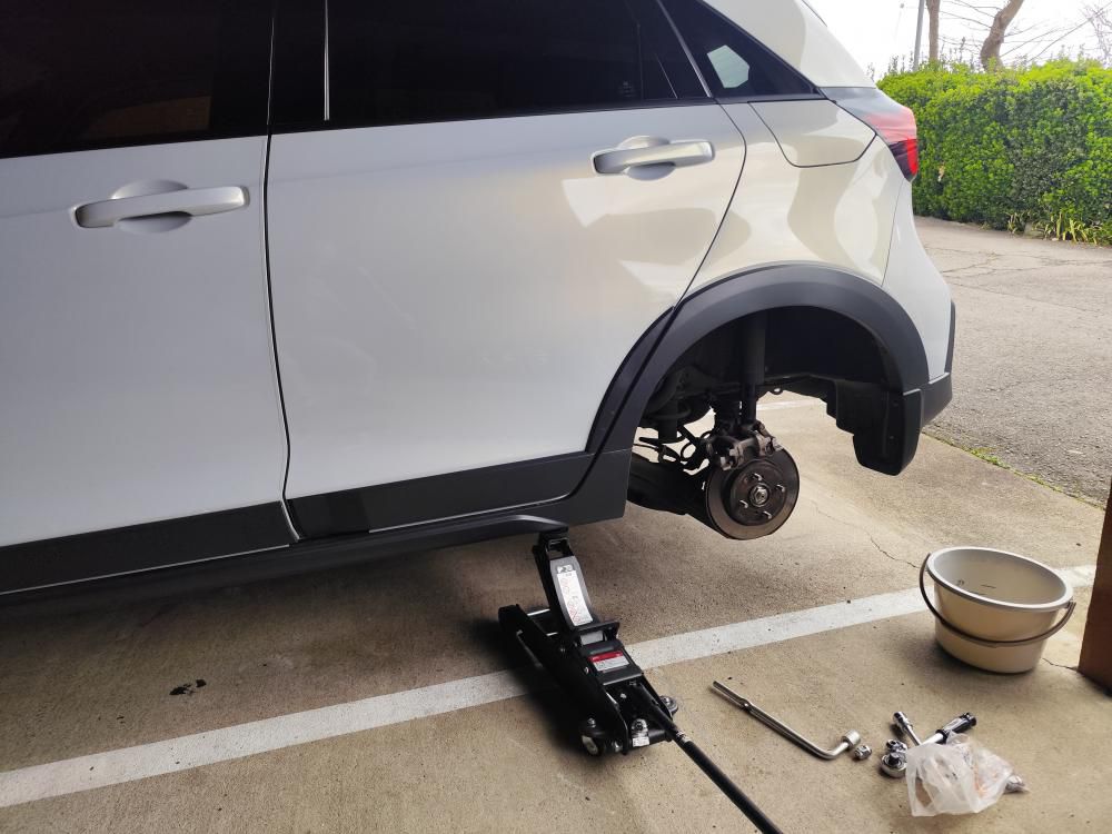 フィットやっとタイヤ交換しました。