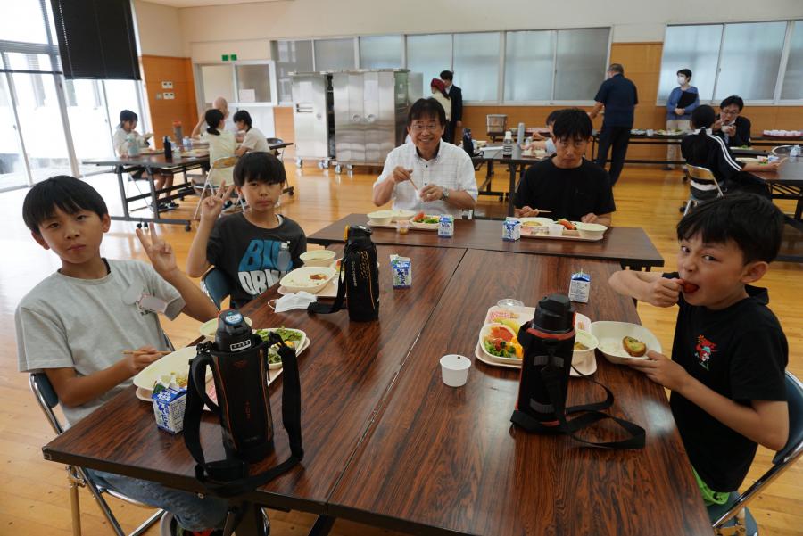 おいしくいただきました、6年バイキング給食!
