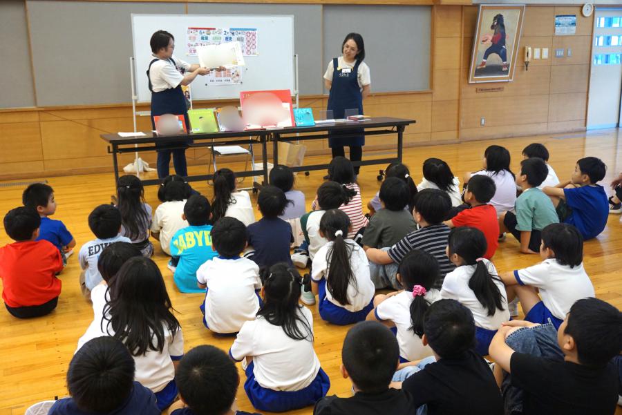 長井市立図書館の方々によるブックスタート!
