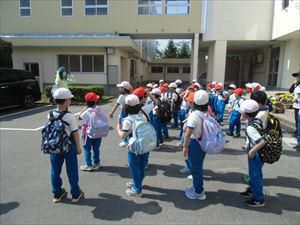 5/19（木）＃４７３　元気に出発！１・２年生遠足です。