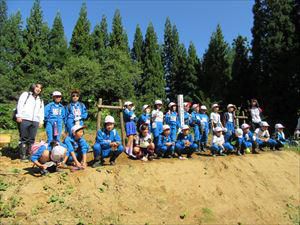 10/3（月）＃５６２　４年生親子行事教育山植樹