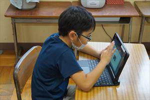 11/7（火）＃５８３　タブレット学習を進める（3年生）