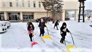 2/15（水）＃６４０　もはや職人技、雪かき隊の活躍　学校だよりもアップ。