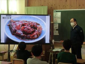 3/1（金）＃８２５　鯉のうま煮給食　６年生