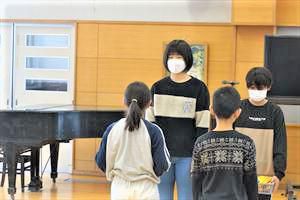 3/5（火）＃８２７　児童会引継ぎ式