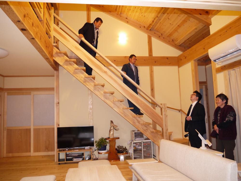 足を痛めていた藤波さんもゆったりと登れる階段でした