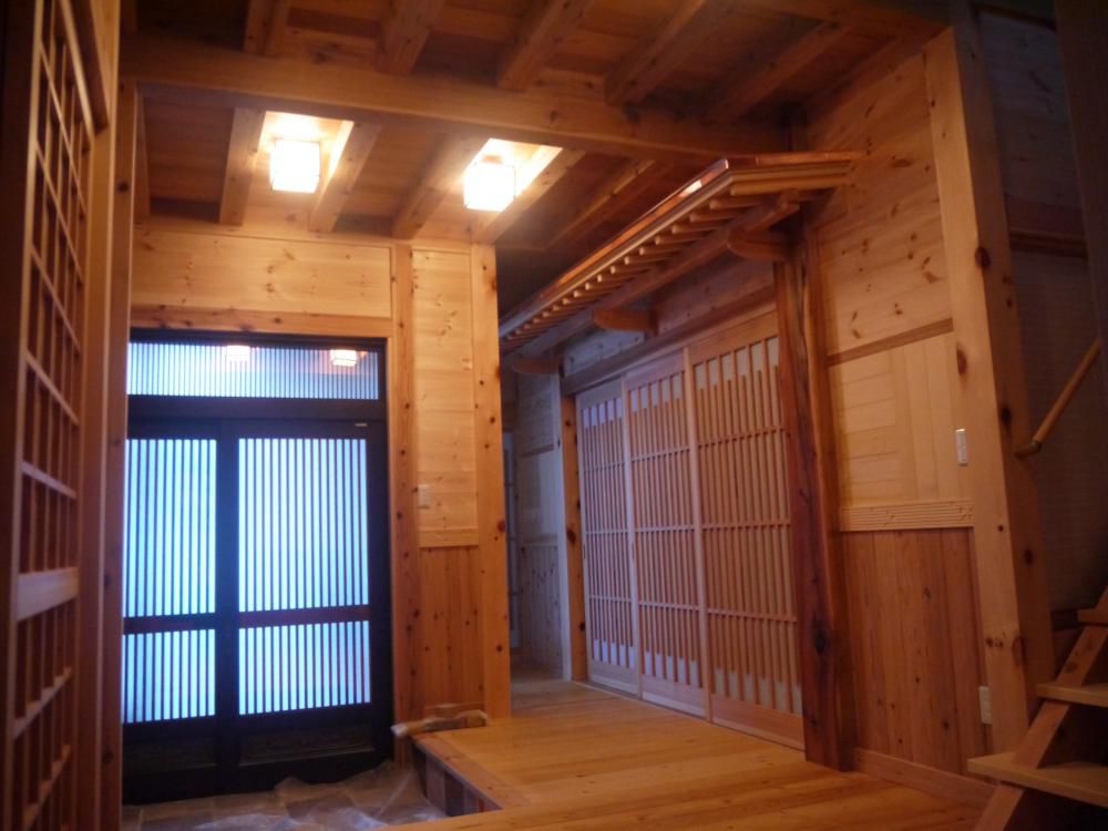「玄関ホールに飾り屋根」が仕上がりました