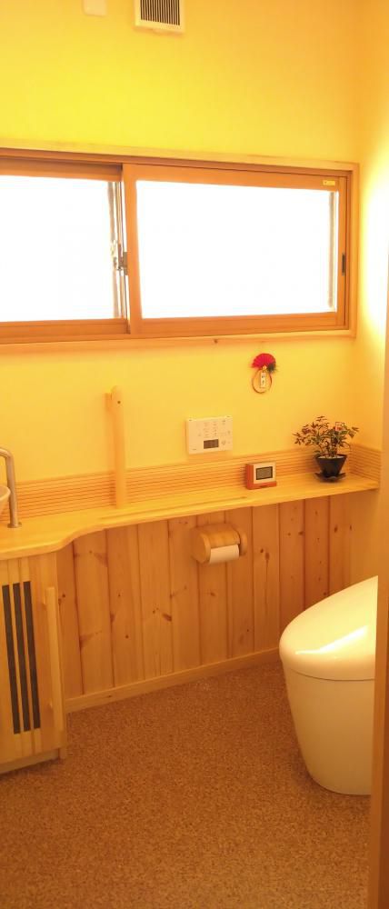 天然ムク材でトイレリフォーム