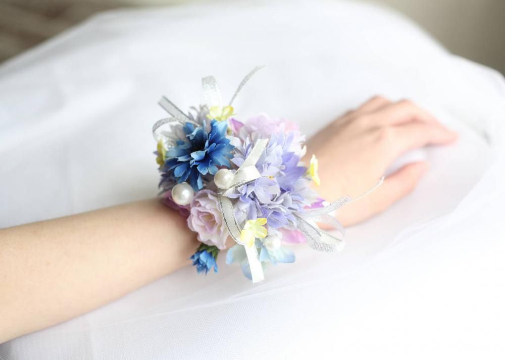 サムシングブルーのリストブーケ｜えがお花-ArtificialFlower