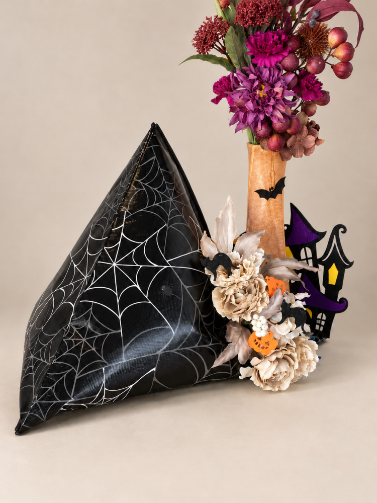 蜘蛛の巣から花が飛び出した！｜大人のハロウィンアレンジ